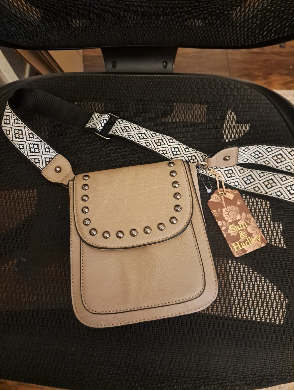 NWT Sam & Hadley Taupe Crossbody Sadle Bag- Casual Studded Shoulder Bag - Picture 2 of 4